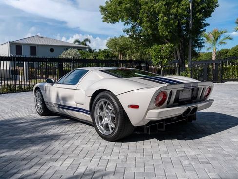 Used 2005 Ford GT RWD image 7
