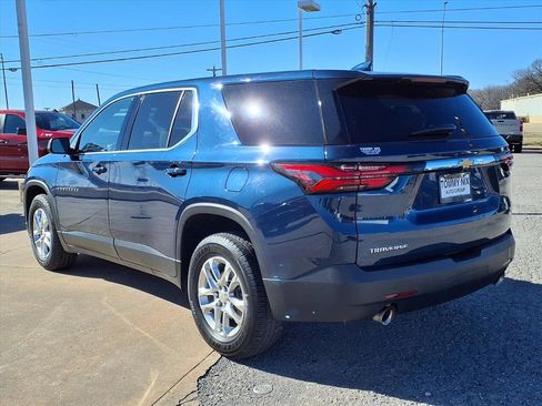 Used 2022 Chevrolet Traverse LS image 2