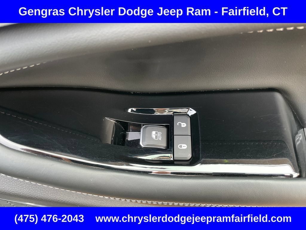 Certified 2023 Jeep Grand Cherokee Overland AWD/4WD image 17