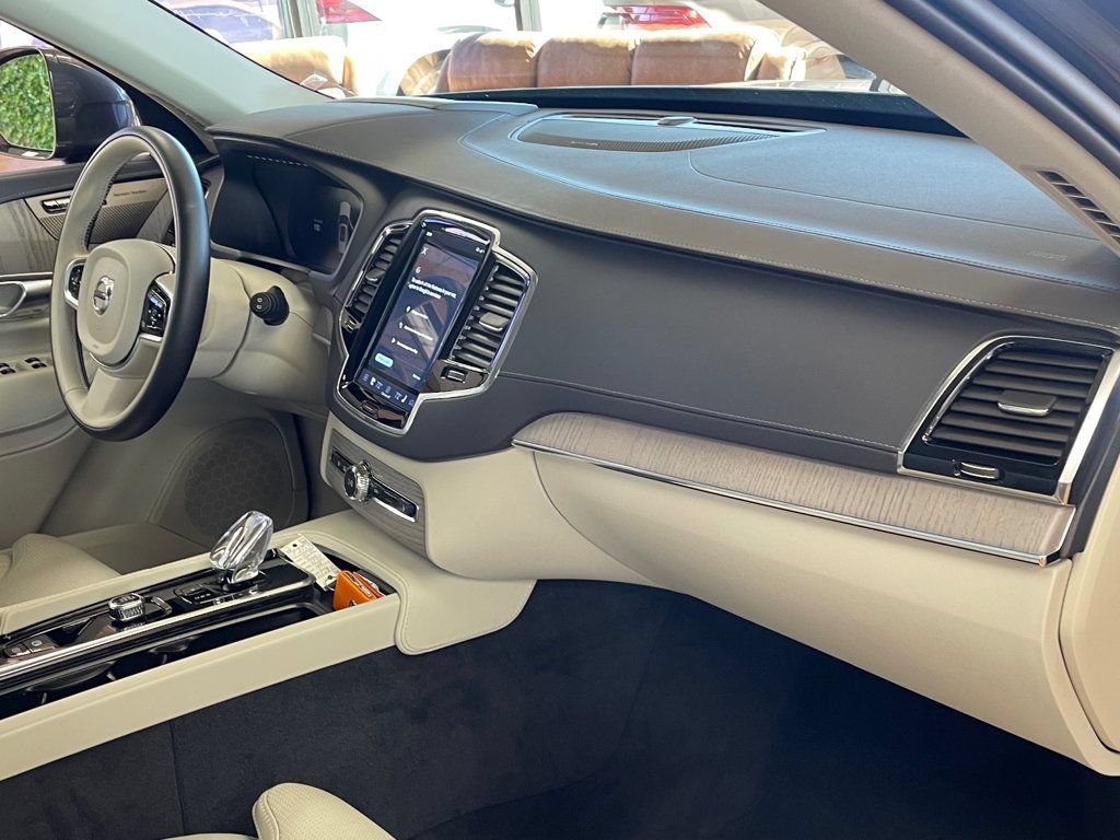 Used 2025 Volvo XC90 T8 Ultra AWD/4WD image 24
