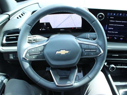Used 2025 Chevrolet Traverse LT FWD image 37