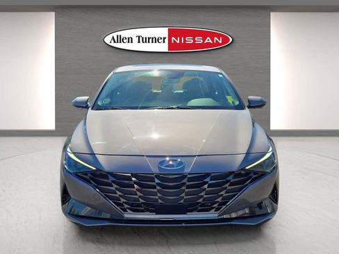 Used 2023 Hyundai Elantra Limited image 4