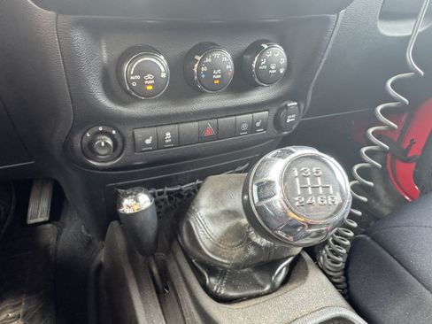 Used 2016 Jeep Wrangler Unlimited Sahara w/ Connectivity Group AWD/4WD image 22