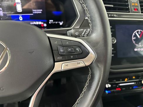 Used 2024 Volkswagen Tiguan SE image 16