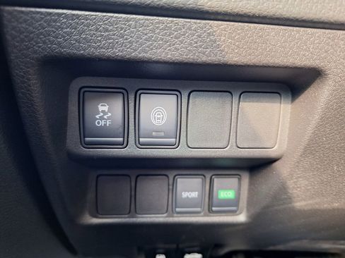 Used 2021 Nissan Rogue Sport S image 12