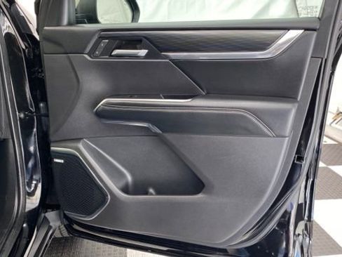 Used 2025 GMC Acadia Elevation image 23