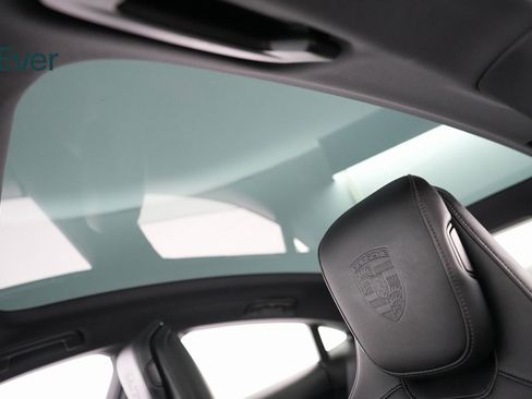 Used 2021 Porsche Taycan 4S image 22