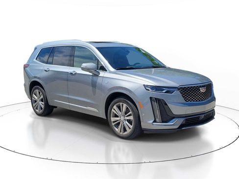 Used 2023 Cadillac XT6 Premium Luxury w/ Technology Package AWD/4WD image 4