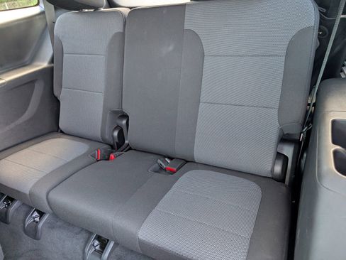 Used 2022 Chevrolet Traverse LT image 9