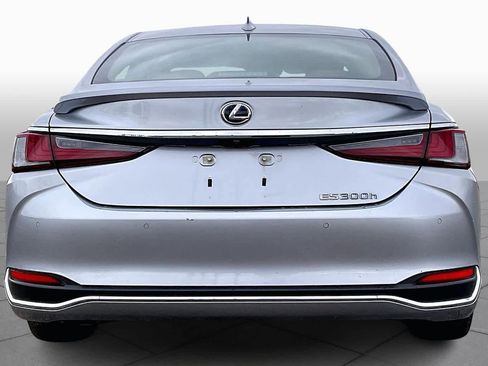 Used 2022 Lexus ES 300h w/ Luxury Package image 4