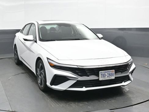 Used 2025 Hyundai Elantra Limited image 5