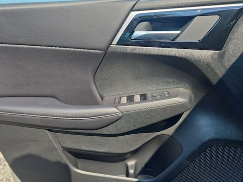 New 2025 Mitsubishi Outlander SE image 12