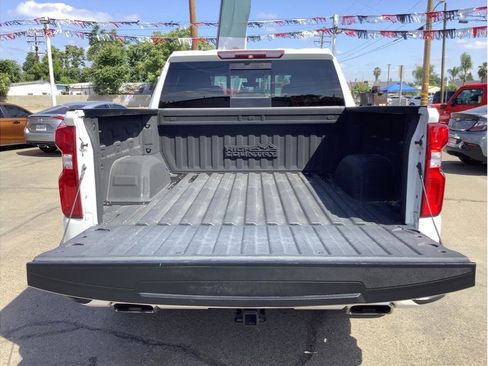 Used 2019 Chevrolet Silverado 1500 High Country w/ Technology Package AWD/4WD image 7