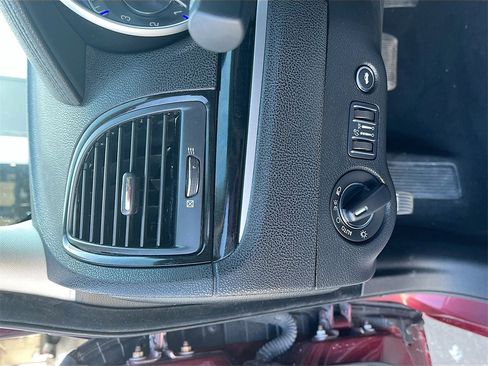 Used 2023 Chrysler 300 Touring w/ Sport Appearance Package image 10