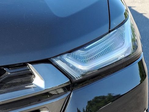 Used 2023 Chevrolet Traverse RS AWD/4WD image 12