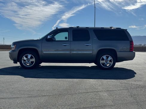 Used 2009 Chevrolet Suburban LTZ image 4
