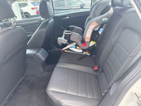 Used 2024 Volkswagen Jetta SE w/ Panoramic Sunroof Package FWD image 5