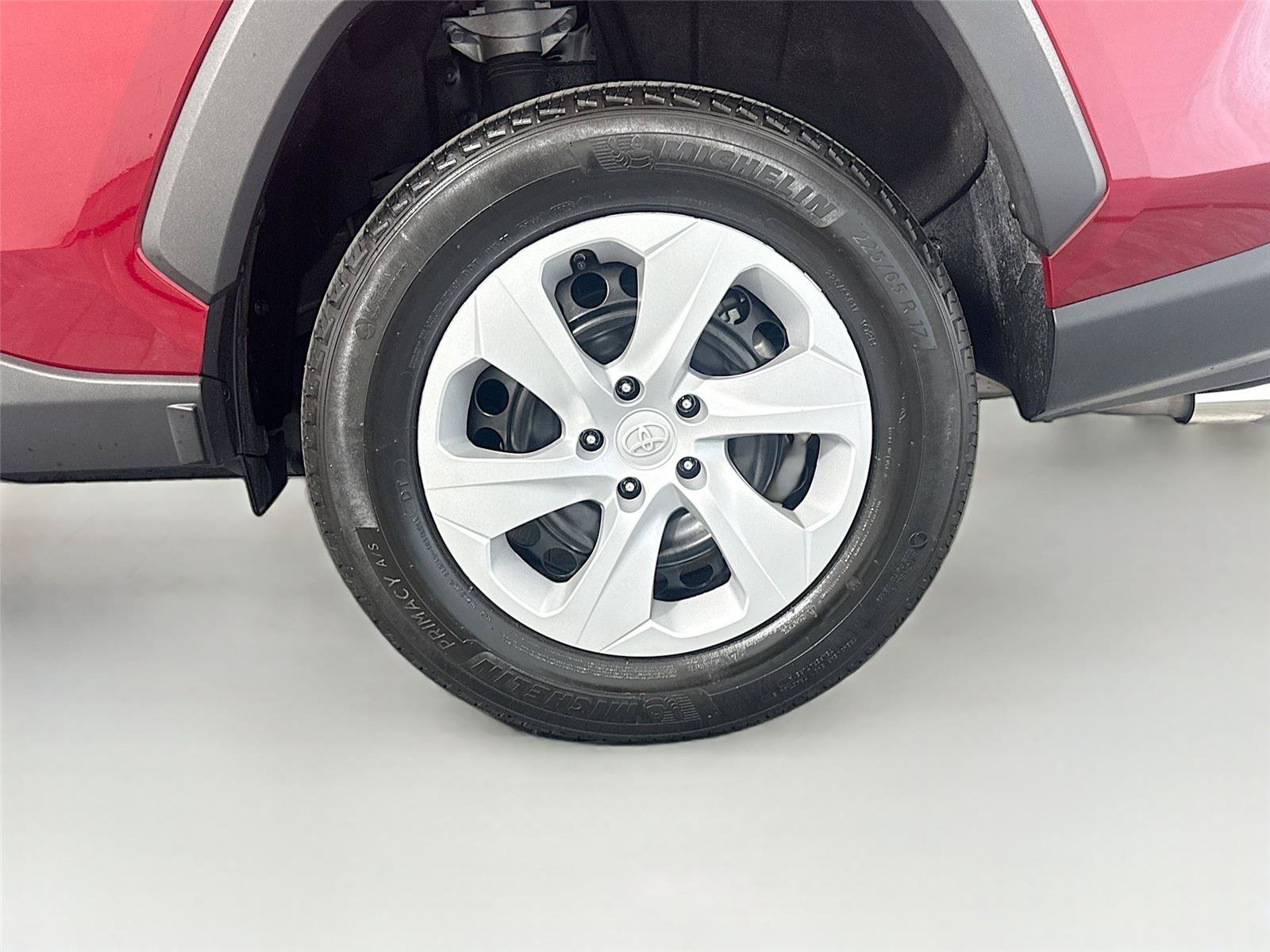 Used 2025 Toyota RAV4 LE FWD image 31