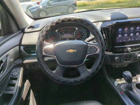 Used 2021 Chevrolet Traverse LT w/ LT Premium Package FWD image 13