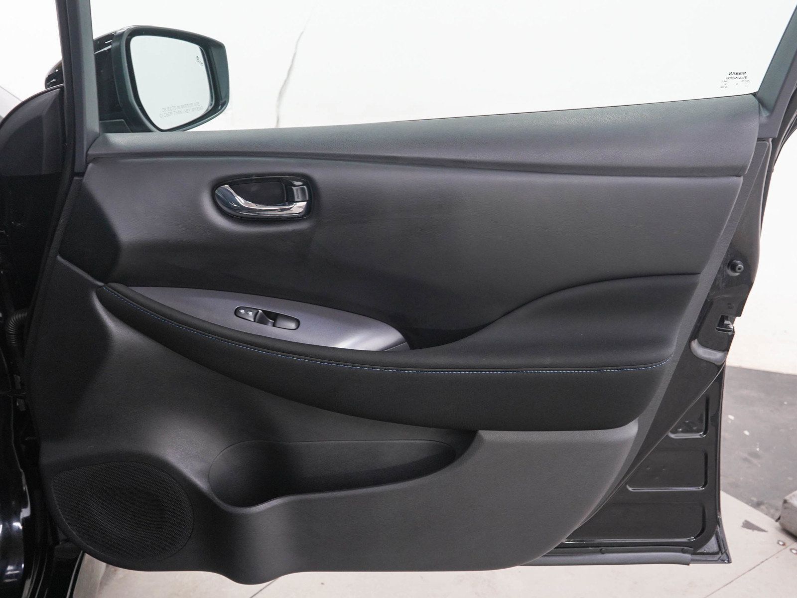 Used 2025 Nissan Leaf S FWD image 9