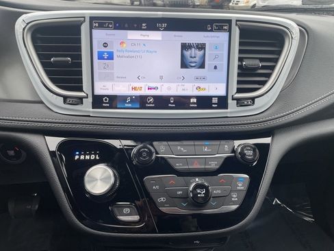 New 2026 Chrysler Pacifica Select image 15