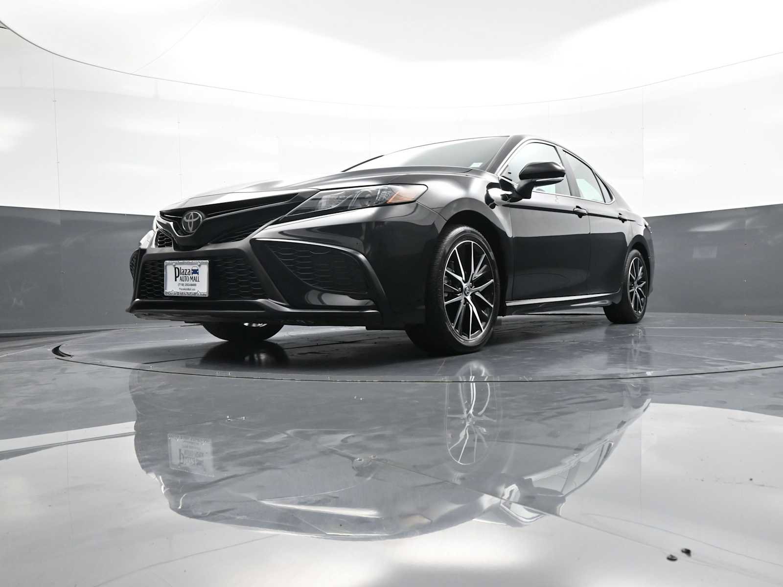 Used 2024 Toyota Camry SE AWD/4WD image 25