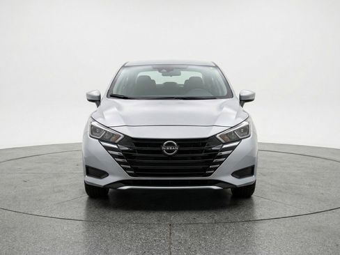 Used 2025 Nissan Versa SV image 2