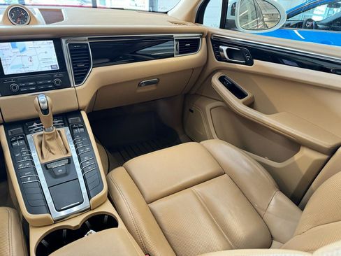 Used 2017 Porsche Macan AWD/4WD image 25