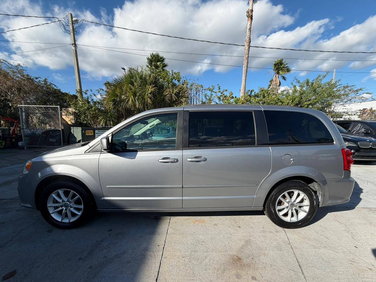 Used 2016 Dodge Grand Caravan SXT FWD image 11