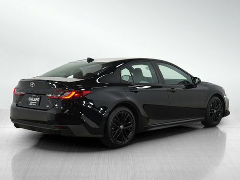 Used 2025 Toyota Camry SE image 5