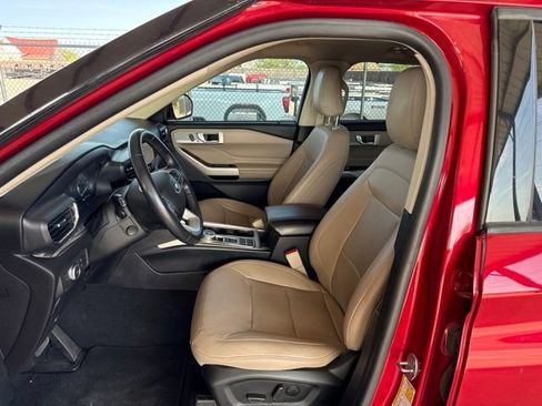 Used 2021 Ford Explorer Limited w/ Equipment Group 301A RWD image 13