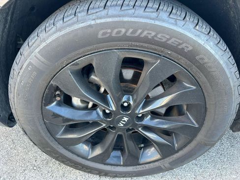 Used 2019 Kia Sorento S FWD image 2