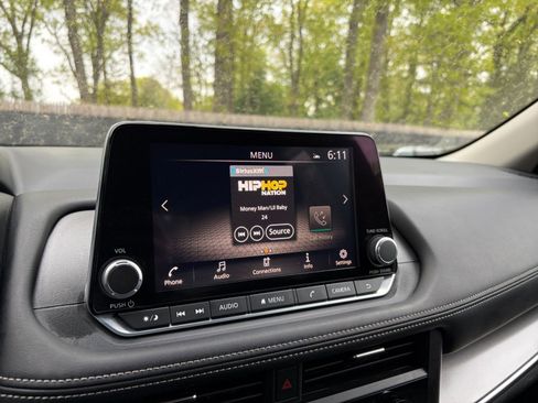 Used 2025 Nissan Rogue SV FWD image 20