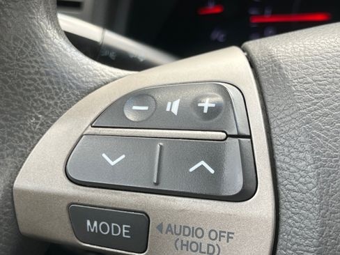 Used 2011 Toyota Camry LE image 12