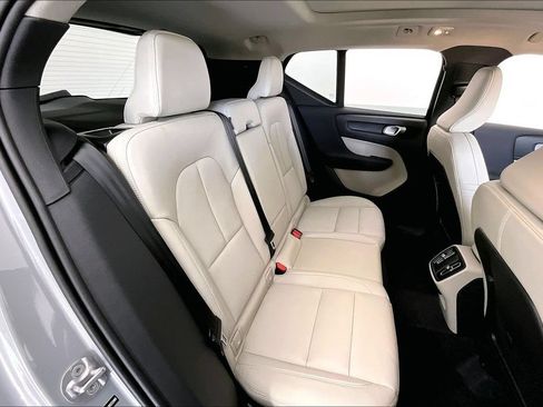 New 2026 Volvo XC40 B5 Ultra w/ Protection Package Premier AWD/4WD image 11