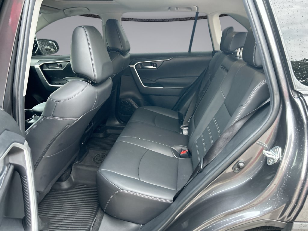 Used 2024 Toyota RAV4 XLE Premium FWD image 31
