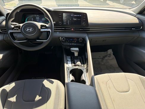 Used 2025 Hyundai Elantra Hybrid w/ Cargo Package FWD image 22