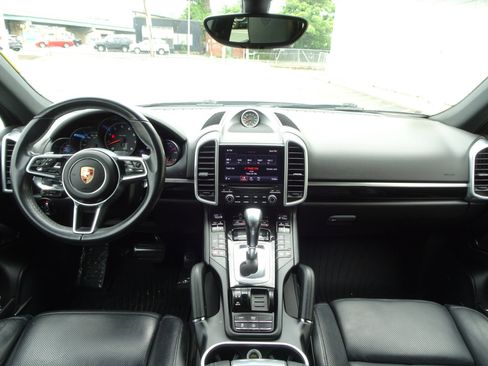 Used 2017 Porsche Cayenne Platinum Edition image 13