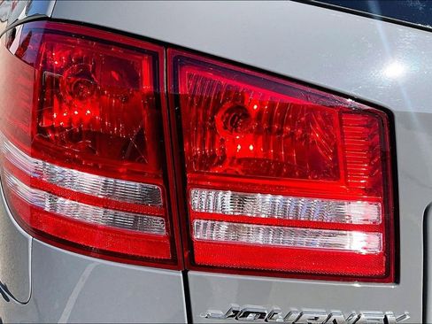 Used 2020 Dodge Journey SE w/ SE Popular Equipment Group image 23