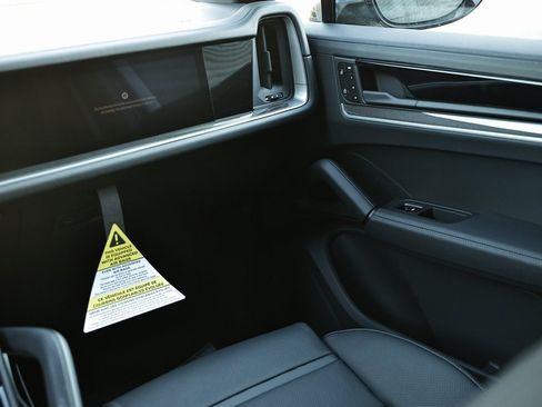 New 2026 Porsche Cayenne S image 32