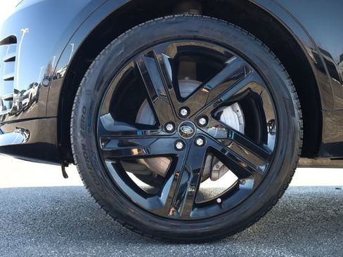 Used 2024 Land Rover Discovery Dynamic SE image 7