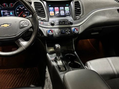 Used 2017 Chevrolet Impala LT w/ Convenience Package image 9