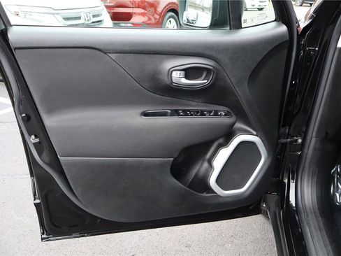 Used 2021 Jeep Renegade Sport image 13