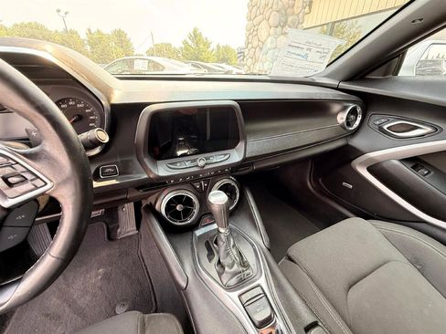 Used 2021 Chevrolet Camaro LT w/ Technology Package image 17