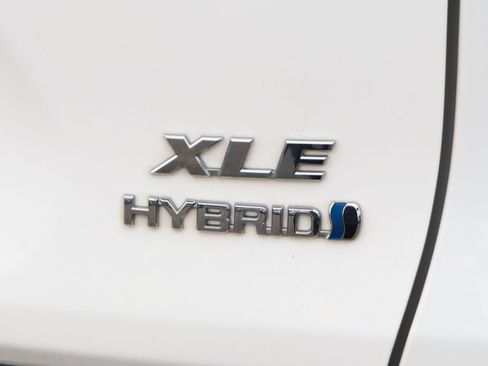 Used 2020 Toyota RAV4 XLE w/ XLE Grade Weather Package AWD/4WD image 41
