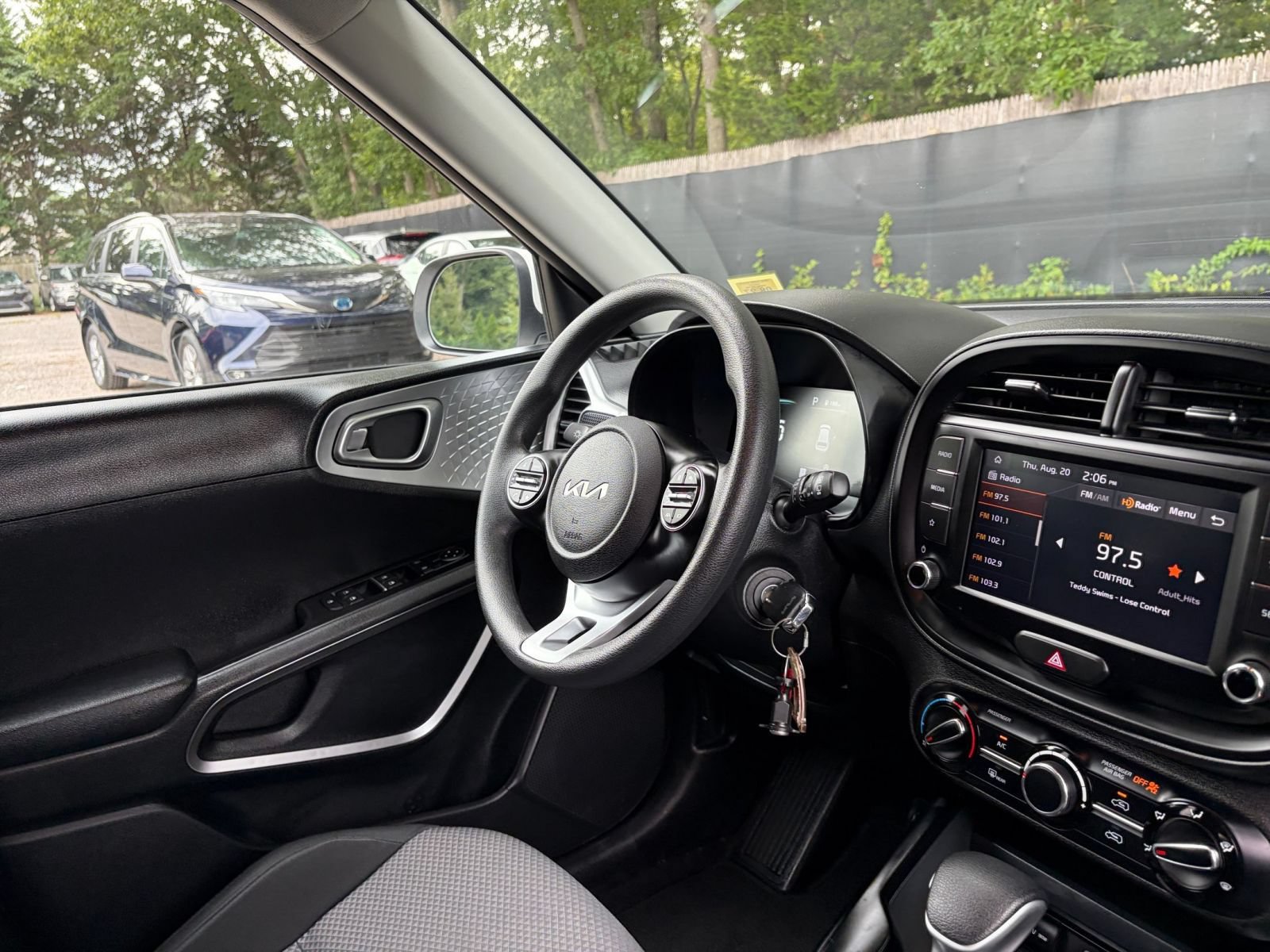 Used 2025 Kia Soul LX w/ LX Technology Package FWD image 31