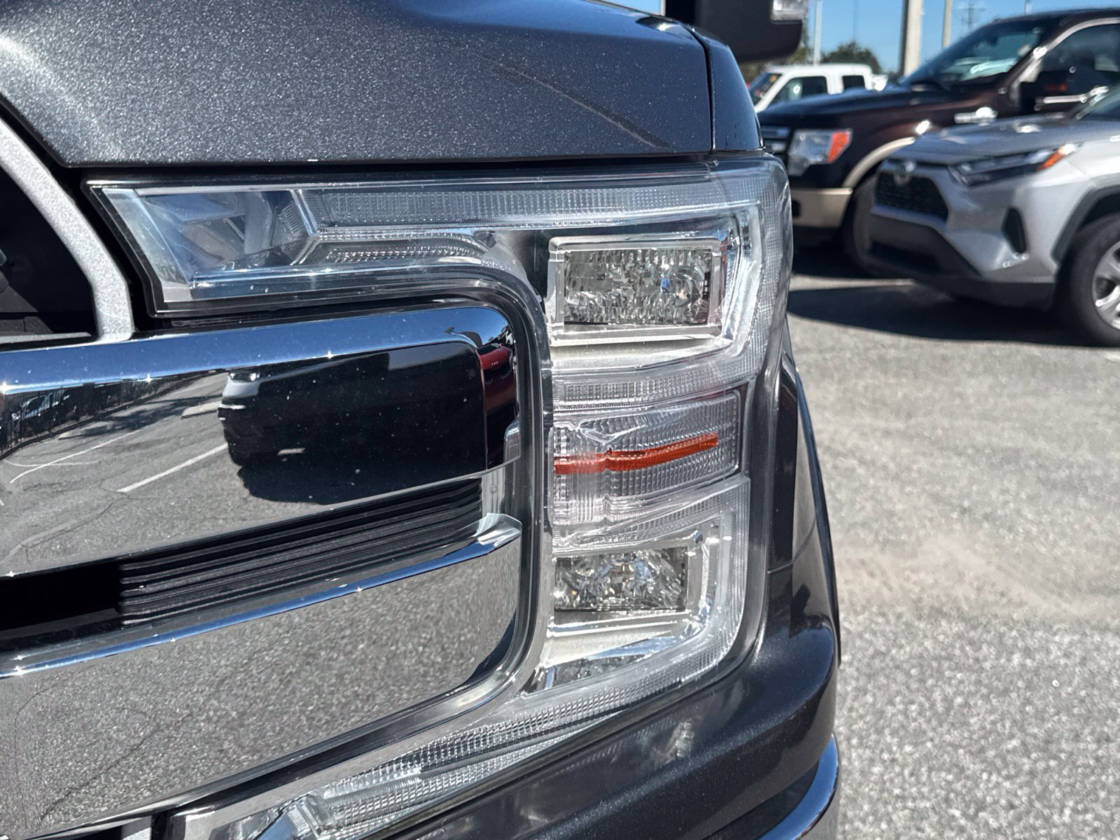 Used 2019 Ford F150 Lariat w/ Equipment Group 502A Luxury AWD/4WD image 11