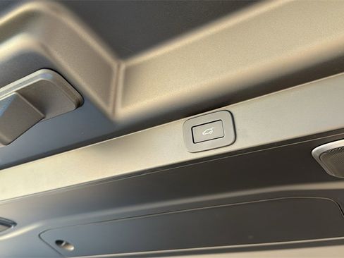 Used 2024 Land Rover Range Rover Long Wheelbase Autobiography image 44