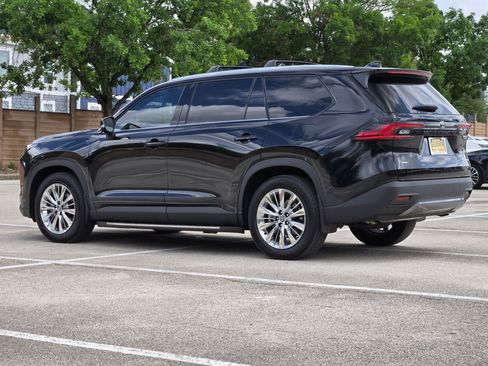 Used 2025 Toyota Grand Highlander AWD image 6