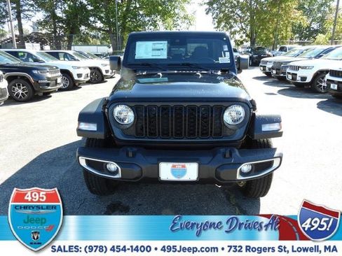 New 2025 Jeep Gladiator Sport image 9